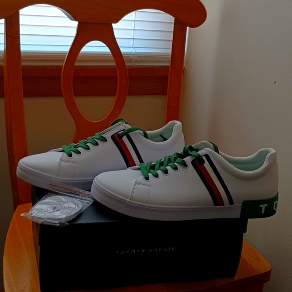 Tommy Hilfiger men's size 12